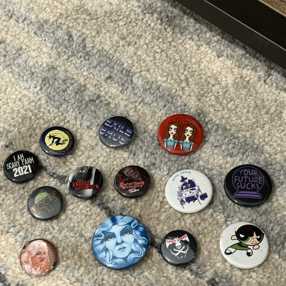 Assorted Pinback Button Collection - Picture 2 of 3
